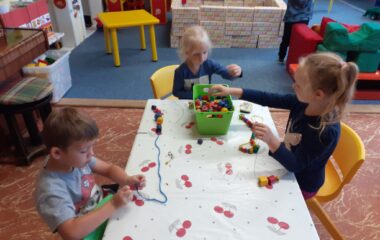 seznamujeme se s kamarády a pravidly třídy - e6ac0bea da7b 4c25 b1f7 93beb58714b4 380x240