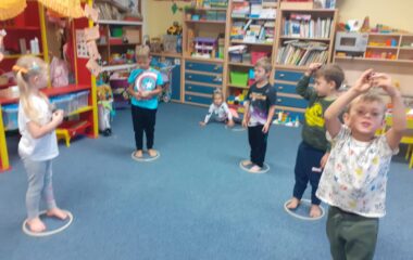 podtéma: skřítek Podzimníček - ab2a18a2 17cd 477c 926c 0f1bdd95aa89 380x240