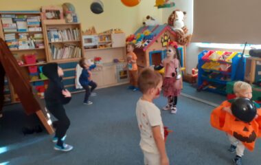 den plný strašidel... - e5adc94e 9e41 4858 a576 17bcd66a1eb1 380x240