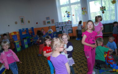 školní rok 2010  -  2011 - divadlo muziikantská pohádka 005 380x240