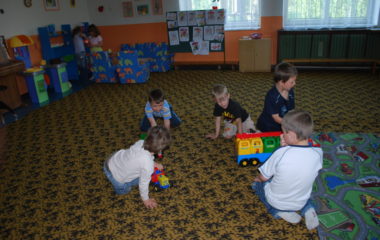 školní rok 2010  -  2011 - divadlo muziikantská pohádka 013 380x240