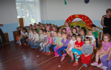 školní rok 2010  -  2011 - divadlo muziikantská pohádka 018 380x240