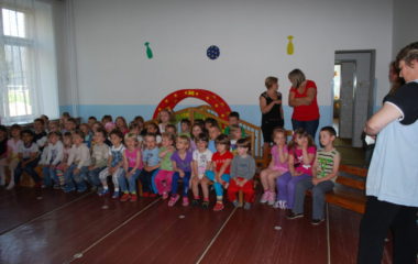 školní rok 2010  -  2011 - divadlo muziikantská pohádka 019 380x240