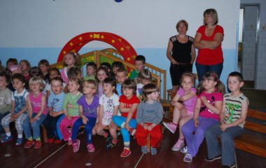 školní rok 2010  -  2011 - divadlo muziikantská pohádka 020 380x240