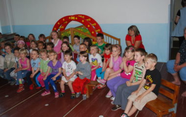školní rok 2010  -  2011 - divadlo muziikantská pohádka 027 380x240