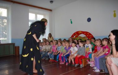 školní rok 2010  -  2011 - divadlo muziikantská pohádka 029 380x240