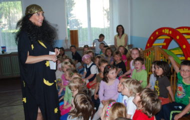 školní rok 2010  -  2011 - divadlo muziikantská pohádka 033 380x240