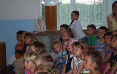 školní rok 2010  -  2011 - divadlo muziikantská pohádka 035 380x240