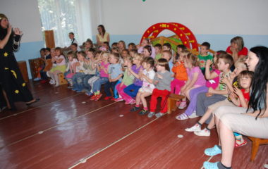 školní rok 2010  -  2011 - divadlo muziikantská pohádka 045 380x240