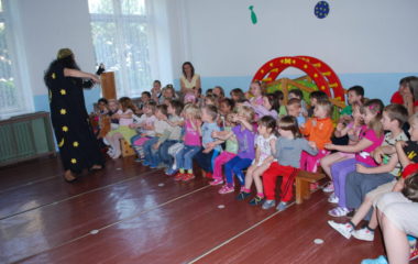 školní rok 2010  -  2011 - divadlo muziikantská pohádka 046 380x240