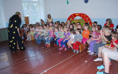 školní rok 2010  -  2011 - divadlo muziikantská pohádka 048 380x240
