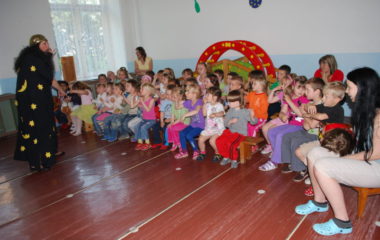 školní rok 2010  -  2011 - divadlo muziikantská pohádka 049 380x240