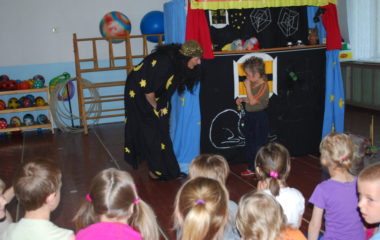 školní rok 2010  -  2011 - divadlo muziikantská pohádka 051 380x240