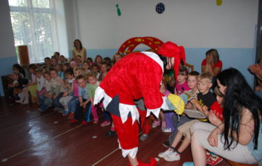 školní rok 2010  -  2011 - divadlo muziikantská pohádka 054 380x240