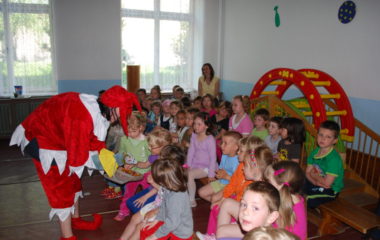 školní rok 2010  -  2011 - divadlo muziikantská pohádka 056 380x240